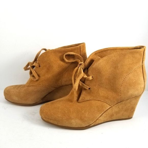 NWOT Gianni Bini Tan Lace Up Ankle Boot. Size 8.5M. S709 - Picture 3 of 9